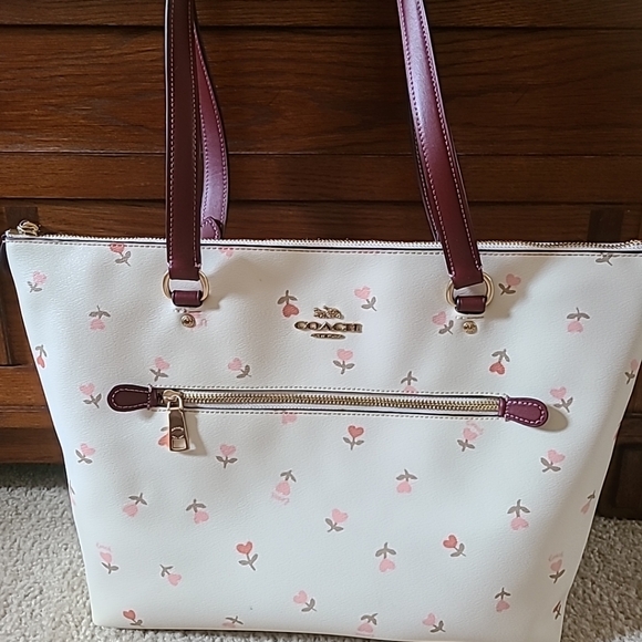 Coach Gallery Tote With Heart Floral Print - Picture 1 of 7